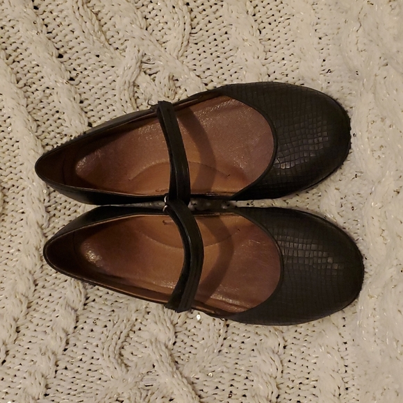 dansko mary jane sneakers